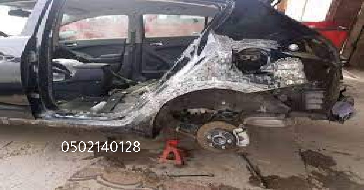 مركز سمكرة في الرياض مجهّز بأحدث أدوات تصليح السيارات.