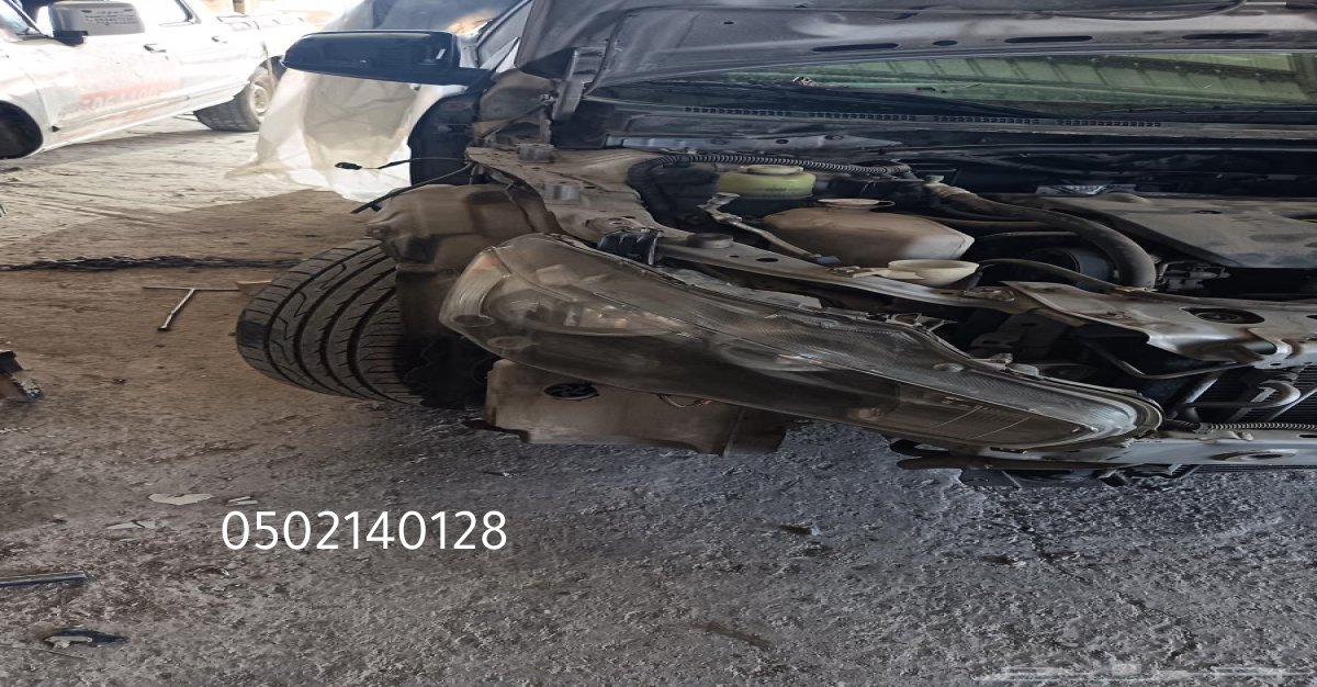 ورشة سمكرة سيارات بسيطة تقدم خدمات بأسعار رخيصة.